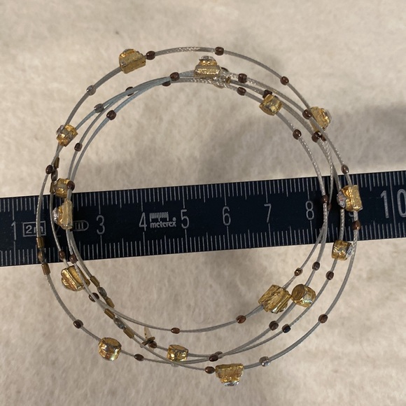 Set of four individual two-tone bracelets with sparkle. - Picture 6 of 7